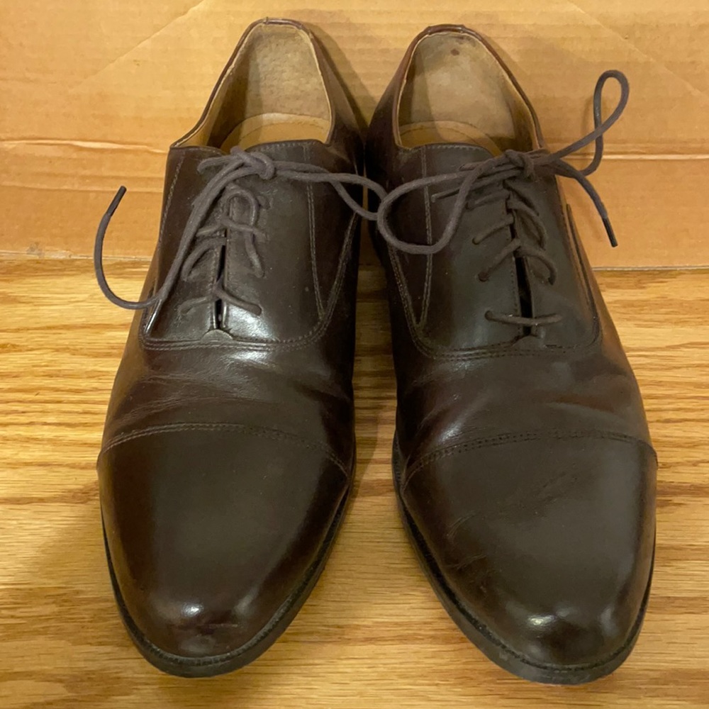 Sz 9.5 men’s dark chestnut brown leather lace up oxfords.